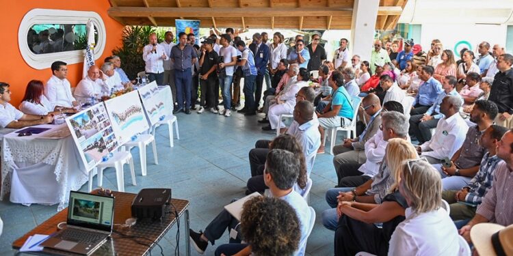 Turismo presenta diseño de lo que será el Pueblo de los Pescadores en Las Terrenas