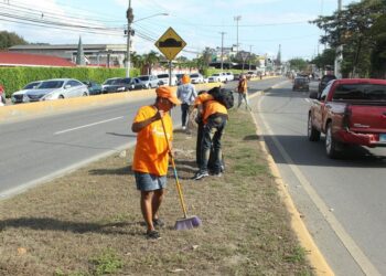 Ayuntamiento de Santiago sube mil pesos a trabajadores que menos ganan