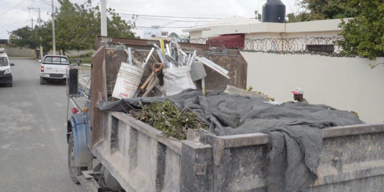 ASDE sanciona choferes que lanzaron cinco volteos de escombros en las vías públicas