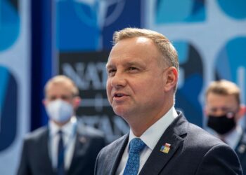 Aterrizaje de emergencia del avión presidente Polaco, cambia agenda de Biden