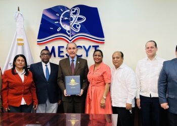 Acuerdo Mescyt y Oracle Caribe beneficiará a más de 30 mil estudiantes