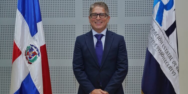 Iván Ruiz asume como director general de la televisora estatal CERTV