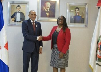 Jefa regional de la DEA se reúne con el presidente de la DNCD