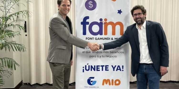 Los pagos digitales llegan a los colmados de la mano de  Font Gamundi y MIO