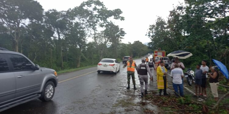 !Avisados! problemas de tránsito en Autopista Duarte por la lluvia