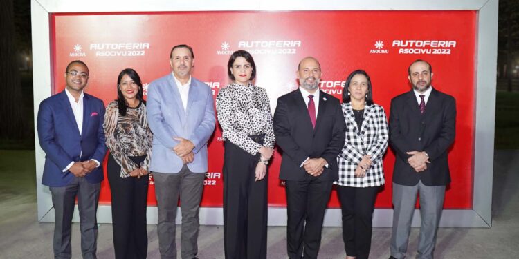 Inicia Autoferia ASOCIVU Semana Santa 2022 en Santo Domingo Este