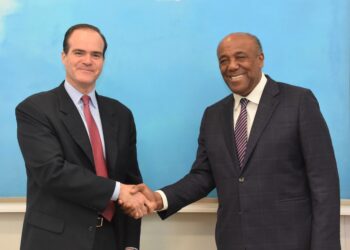 Presidente del BID y ministro de Energía y Minas hablan sobre proyectos energéticos de importancia para RD