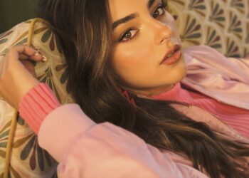 ADRI PRESENTA “HÁBLAME CLARO” Su primer sencillo bajo Warner Music Latina