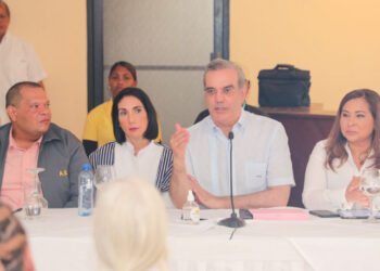 Presidente  Abinader acoge solicitud extensión UASD en SDN