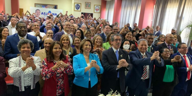 Jorge Asjana recibe respaldo de destacada académica de la UASD