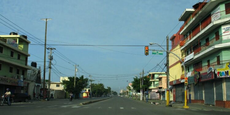 Tres individuos armados sacan preso de una funeraria del Distrito Nacional