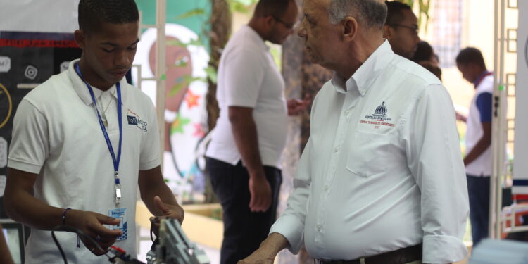 En Santo Domingo Este se celebra la primera Feria Científica y Tecnológica