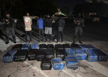 Apresan ocho y ocupan 1, 402 paquetes de presunta cocaína en San Pedro y Santo Domingo