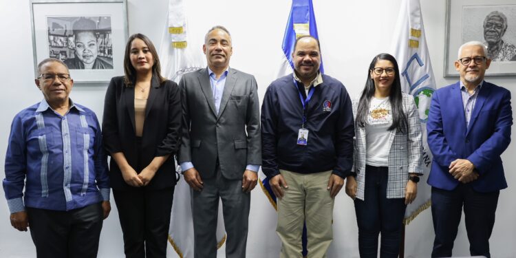 ADOPAE y Defensor del Pueblo discuten agenda sobre derechos a acceso a la cultura