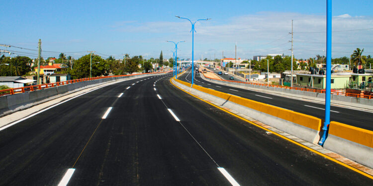 Gobierno pone en funcionamiento moderno elevado de Andrés, Boca Chica