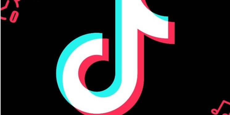Rusia multa a TikTok por difundir "propaganda LGTBI"
