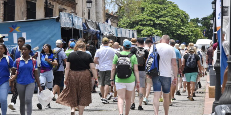 La FILSD 2022 supera escollos iniciales y cobra su esplendor con ofertas de libros y un intenso programa artístico y literario