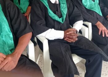 Celebran graduación de 62 adultos mayores privados de libertad