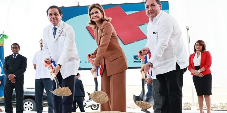 Vicepresidenta deja iniciado trabajos remozamiento en Hospital de la Mujer