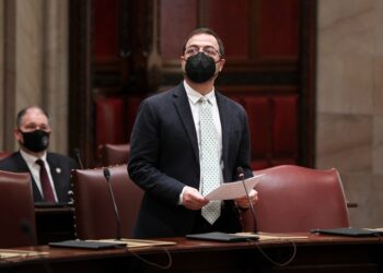 Los “home attendat” recibirán aumento de salario en New York