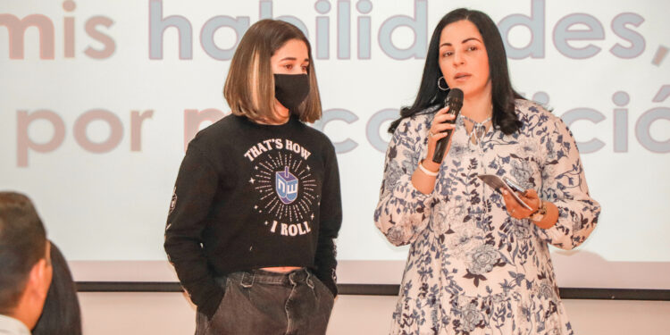 Joven diagnosticada de Autismo a los 16 años comparte su historia en un libro