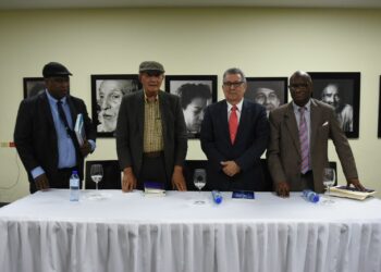 Manuel Matos Moquete pone en circulación su más reciente obra “Mi isla mi lenguaje”