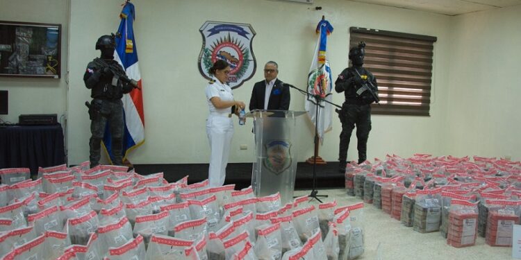 ¡Tremendo palo! confiscan 1, 613 paquetes de presunta cocaína en Baní