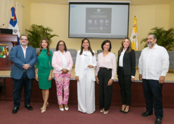 UCSD realiza panel sobre lo que demanda el mercado dominicano