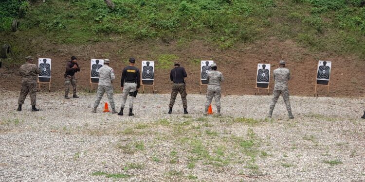 Gradúan 35 militares en seguridad para edificios públicos