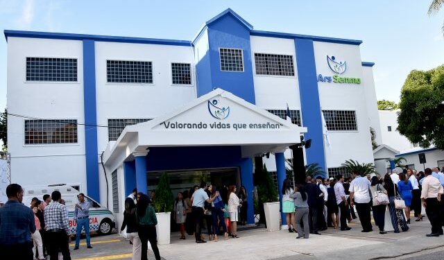 Urólogos suspenden servicios a maestros afiliados ARS Semma