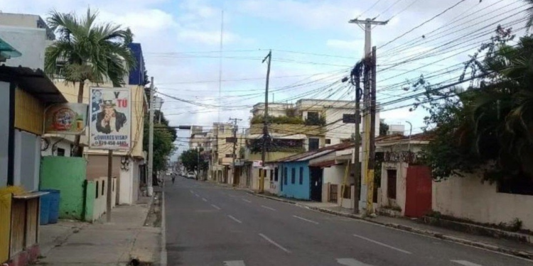 Quema de neumáticos y patrullaje matizan primeras horas del paro regional en el Cibao