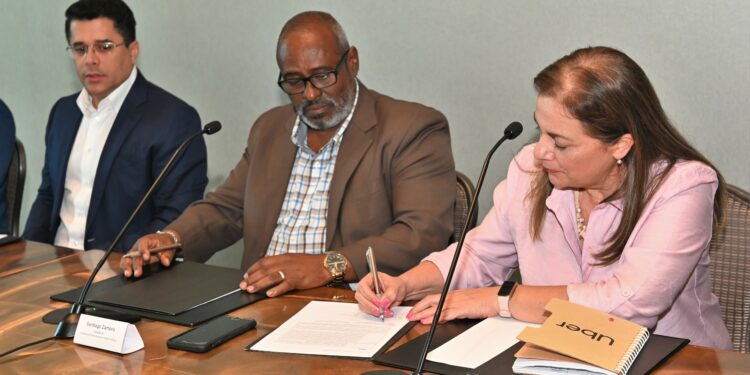 Logran acuerdo con Uber para taxis turísticos en Punta Cana