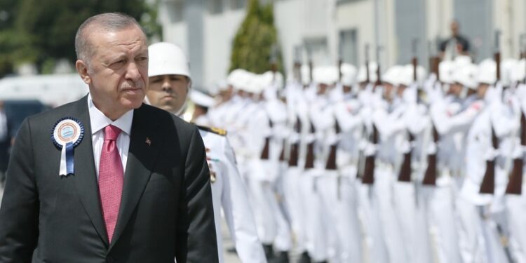 Erdogan reclama "pasos concretos" para aceptar a Finlandia y Suecia en la OTAN