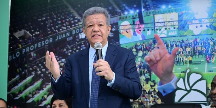 Leonel Fernández sigue firme en su oposición a la reforma constitucional de Abinader