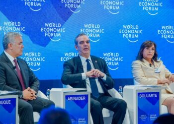 República Dominicana  cuidó la salud mientras recuperaba el turismo,  dijo Abinader en Davos