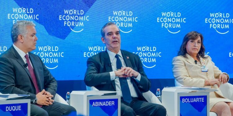 República Dominicana  cuidó la salud mientras recuperaba el turismo,  dijo Abinader en Davos