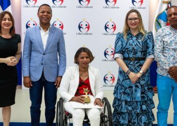 Programa Liderando RD reconoce a 40 comunitarios destacados del Gran Santo Domingo