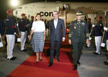 Presidente Luis Abinader regresa al país desde Suiza