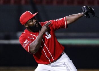 Gigantes adquieren a los lanzadores Jumbo Díaz y Fernando Rodney
