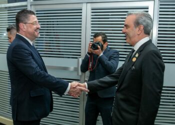 Abinader y mandatario electo de Costa Rica, se reúnen previo a toma de posesión