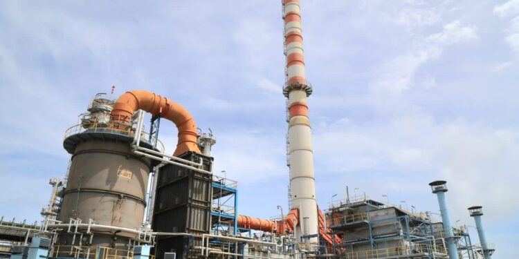 Presidente Abinader supervisa plan expansión REFIDOMSA