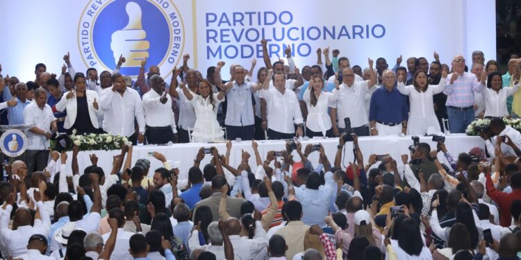 Masivo apoyo a Carolina y Paliza en San Pedro de Macoris