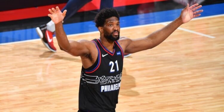 La NBA multa a los Sixers con 50.000 dólares por desinformar sobre el estado de Joel Embiid 