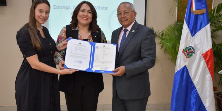 Acroarte recibe certificado de Marca Mixta de ONAPI