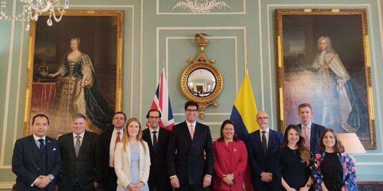 Duque afirma que romper relaciones con países que generan inversión a Colombia sería "una estupidez"