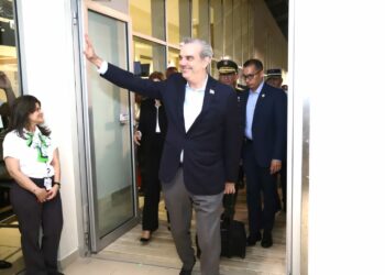 Presidente Abinader partió a Suiza para exponer experiencia RD en manejo del COVID 19