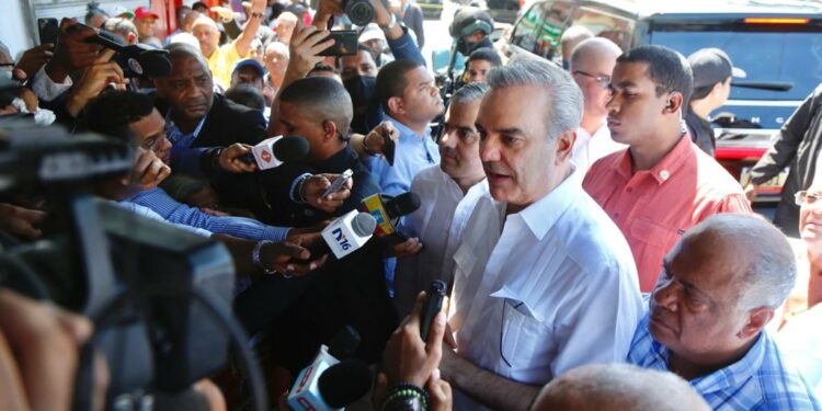 Abinader asegura Gobierno trabaja para llevar a la población alimentos al mejor precio