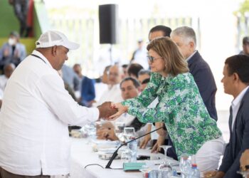 Raquel Peña se reúne con más de 120 juntas de vecinos de Santiago Oeste