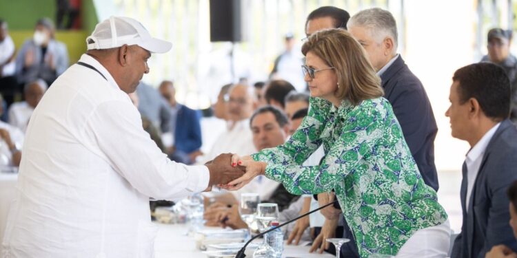 Raquel Peña se reúne con más de 120 juntas de vecinos de Santiago Oeste