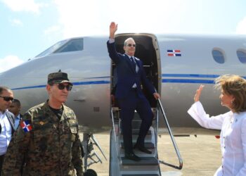 Presidente Abinader sale hacia Costa Rica para participar en toma de posesión